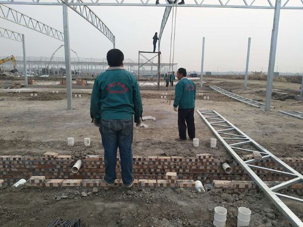 天津?qū)氎嫒f二千平玻璃溫室觀賞魚養(yǎng)殖